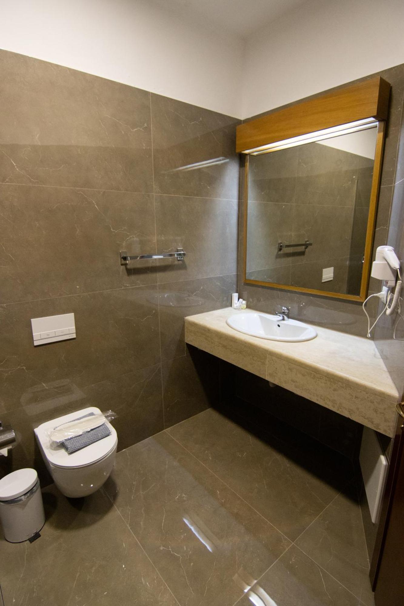 Chateau Linza Resort Tirana Exteriör bild