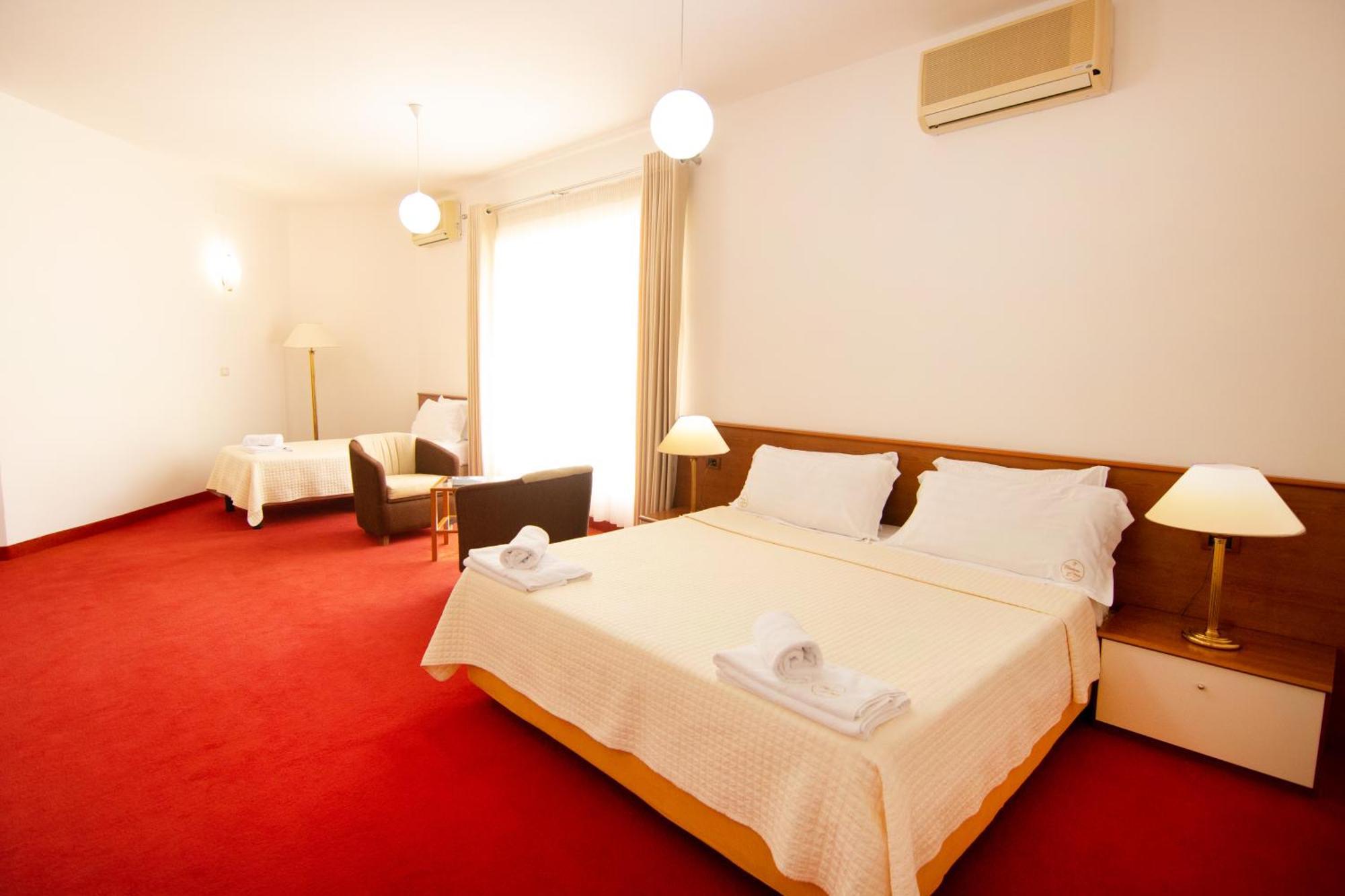 Chateau Linza Resort Tirana Exteriör bild