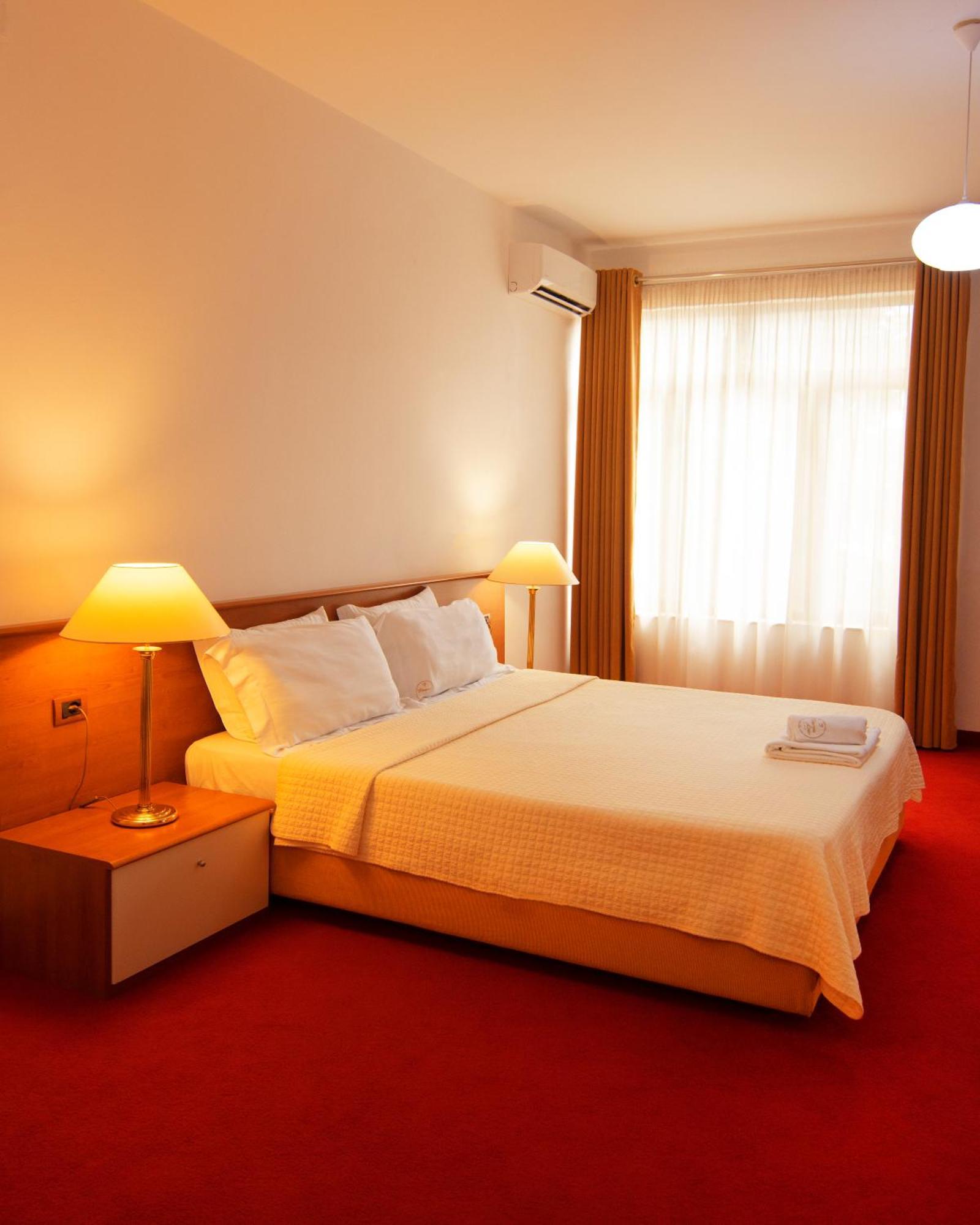 Chateau Linza Resort Tirana Exteriör bild